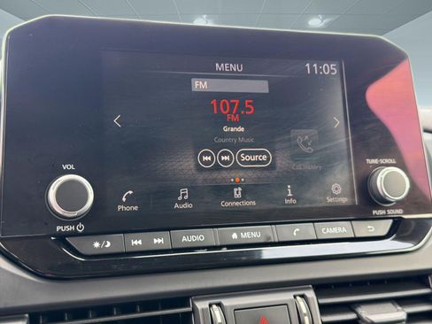 Used 2024 Nissan Pathfinder S image 23