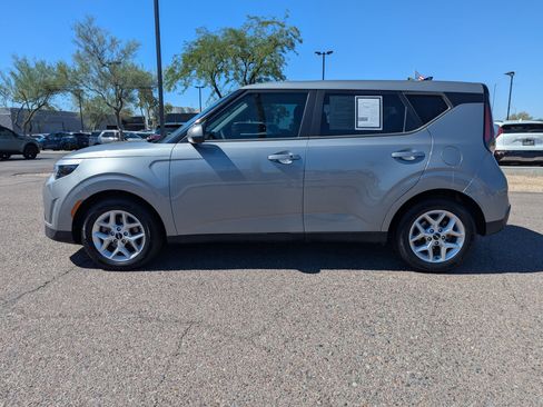 Certified 2023 Kia Soul S image 5