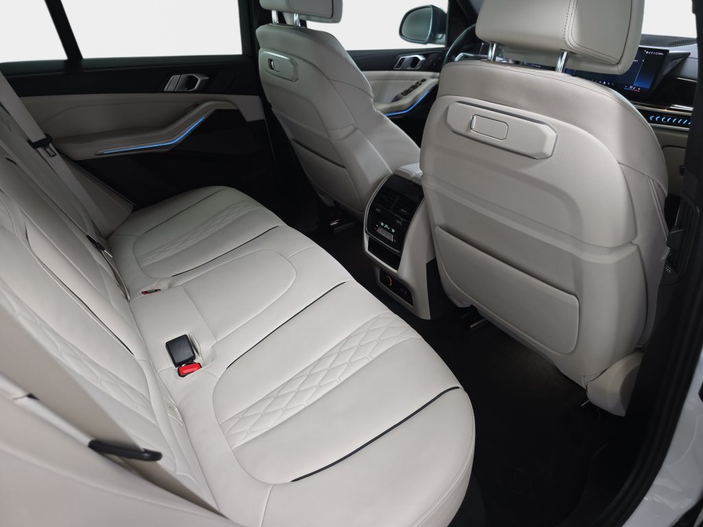 Certified 2024 BMW X5 sDrive40i w/ Premium Package RWD image 13