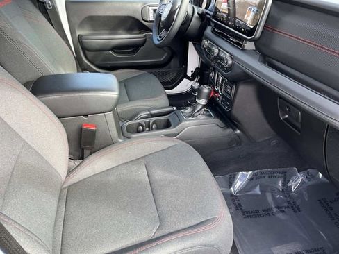 Used 2025 Jeep Wrangler Unlimited Rubicon AWD/4WD image 27