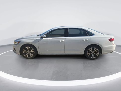 Used 2021 Volkswagen Passat 2.0T SE FWD image 5