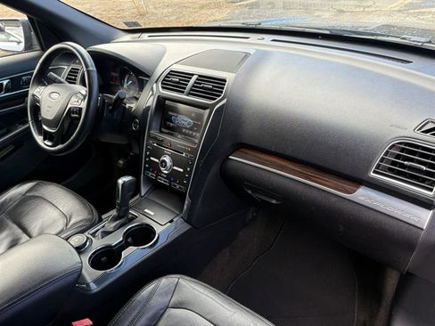 Used 2016 Ford Explorer Limited image 24