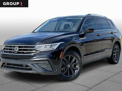 Used 2022 Volkswagen Tiguan SE image 1