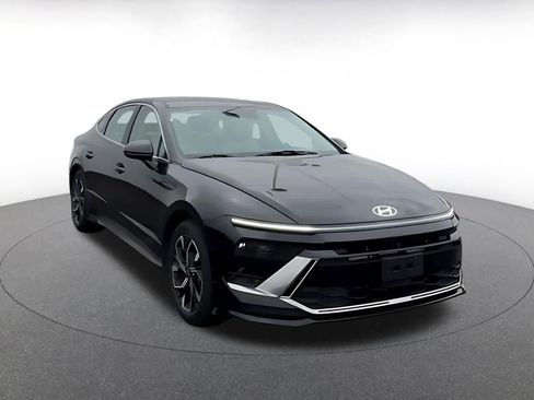 Used 2025 Hyundai Sonata SEL FWD image 3