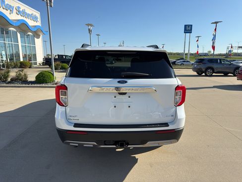 Used 2020 Ford Explorer XLT w/ Equipment Group 202A AWD/4WD image 6