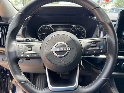 Used 2025 Nissan Pathfinder SV FWD image 28