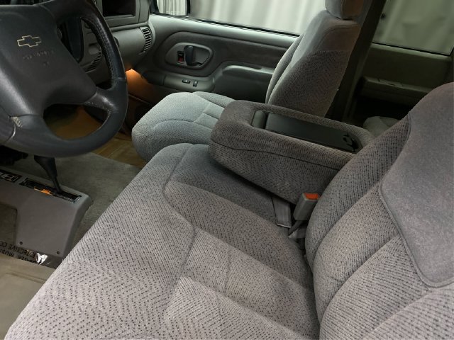 Used 1998 Chevrolet Silverado 3500 4x4 Extended Cab w/ Preferred Equipment Group 2 image 10