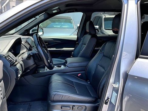 Used 2025 Honda Passport TrailSport image 14