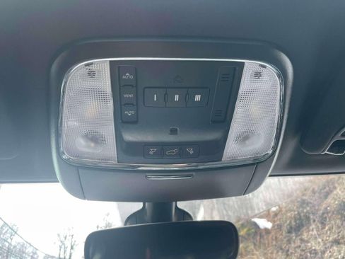 Used 2021 Jeep Grand Cherokee Limited image 31