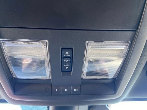 Used 2015 Dodge Challenger R/T Plus RWD image 31