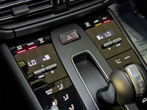 Certified 2026 Porsche Macan image 35