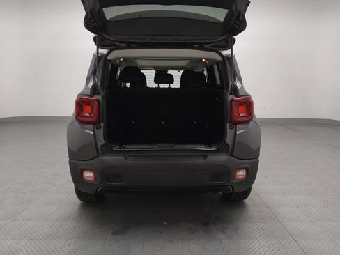 Used 2019 Jeep Renegade Altitude w/ UConnect 8.4 Nav Group image 29