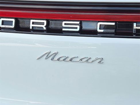Certified 2026 Porsche Macan image 28