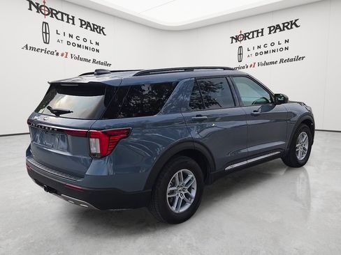 Used 2025 Ford Explorer Active w/ Active Comfort Package RWD image 5