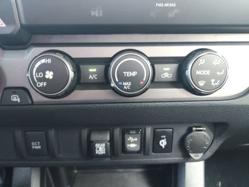 Used 2019 Toyota Tacoma TRD Off-Road AWD/4WD image 29