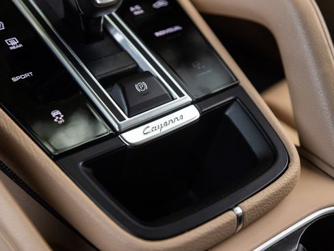 Certified 2023 Porsche Cayenne AWD/4WD image 27