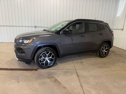 Used 2024 Jeep Compass Limited w/ Sun and Sound Group AWD/4WD image 2