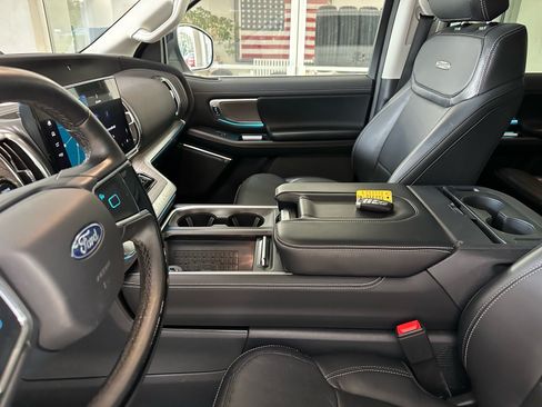 Used 2025 Ford Expedition Max Platinum w/ Driver's Package AWD/4WD image 21
