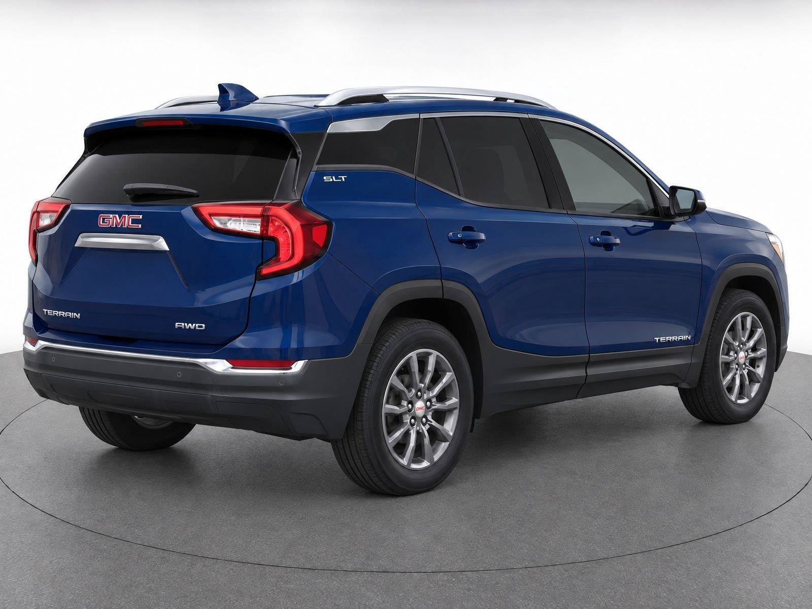 Used 2022 GMC Terrain SLT w/ Infotainment Package II AWD/4WD image 3