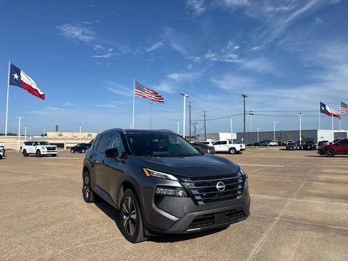Certified 2026 Nissan Rogue SL FWD image 2