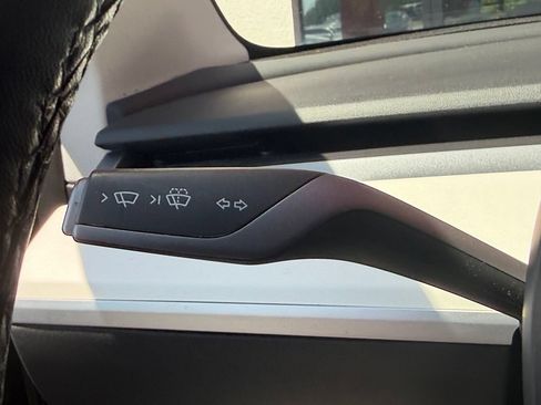 Used 2023 Tesla Model Y Performance AWD/4WD image 18