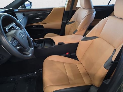 Certified 2025 Lexus ES 300h w/ Premium Package image 15