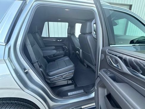 Used 2023 GMC Yukon Denali RWD image 18