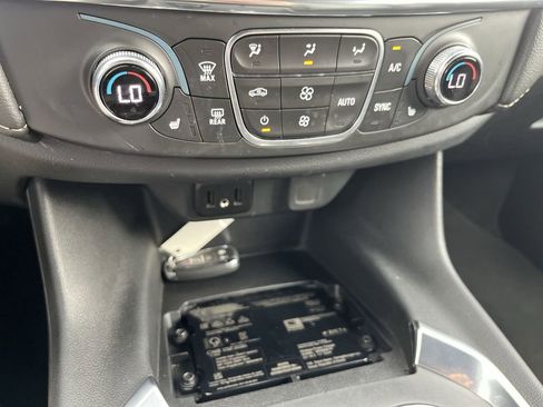 Used 2023 Chevrolet Traverse LT AWD/4WD image 18