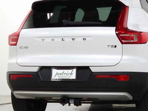 Used 2021 Volvo XC40 T5 Momentum image 10