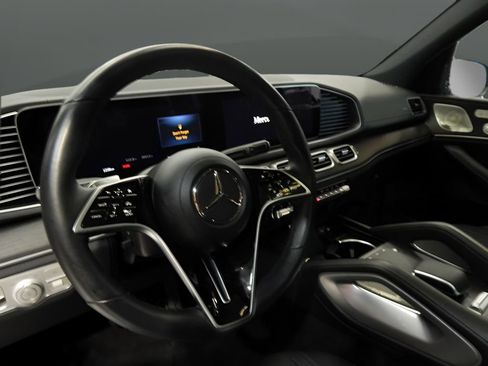 Used 2024 Mercedes-Benz GLS 450 4MATIC image 16