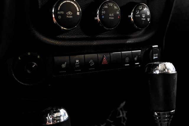 Used 2016 Jeep Wrangler Unlimited Sahara w/ Dual Top Group AWD/4WD image 31