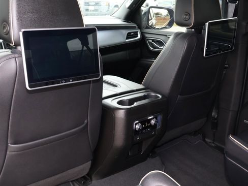 Used 2023 GMC Yukon XL SLT image 14