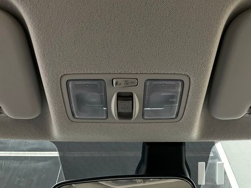 Used 2025 Hyundai Venue SEL image 16