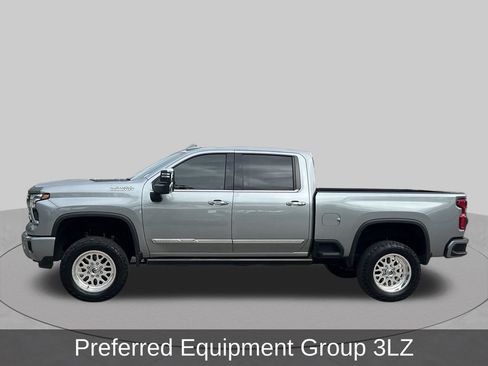 Used 2024 Chevrolet Silverado 2500 High Country w/ High Country Premium Package AWD/4WD image 2