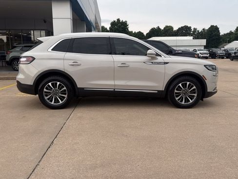 Used 2022 Lincoln Nautilus AWD w/ Premium Package image 2