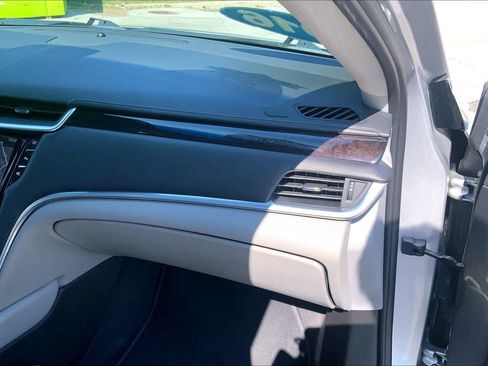 Used 2016 Cadillac XTS Premium FWD image 17