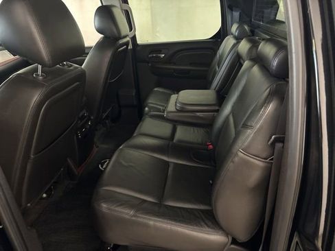 Used 2011 Cadillac Escalade EXT Luxury AWD/4WD image 40