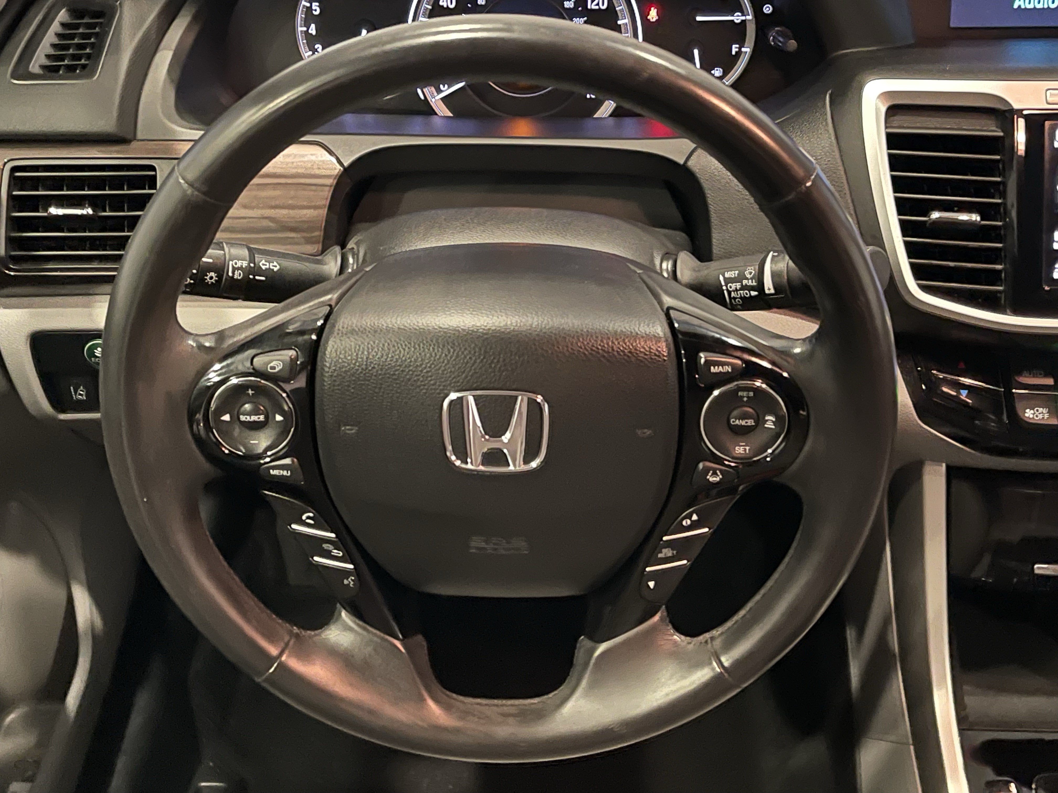 Used 2017 Honda Accord Touring image 19