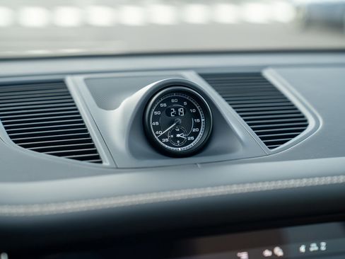 New 2026 Porsche Macan image 17