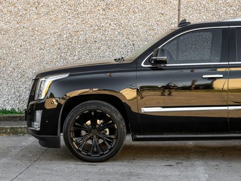 Used 2019 Cadillac Escalade ESV Premium Luxury image 13
