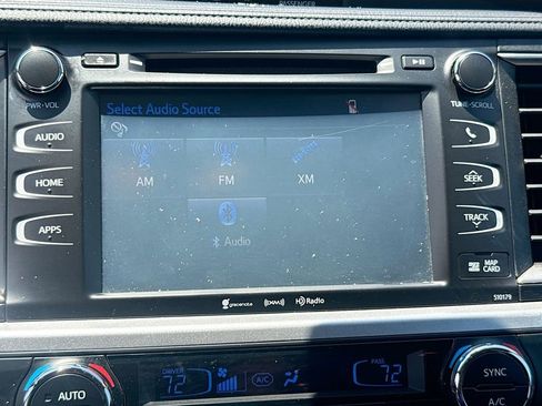 Used 2018 Toyota Highlander XLE FWD image 16
