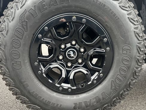 Used 2024 Ford Bronco Wildtrak image 14