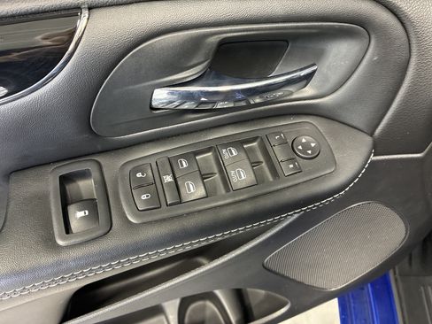 Used 2020 Dodge Grand Caravan SXT w/ Driver Convenience Group FWD image 22