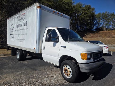 Used 2007 Ford E-350 and Econoline 350 Super Duty image 2