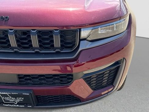 New 2026 Jeep Grand Cherokee Limited w/ Limited Altitude Package AWD/4WD image 10