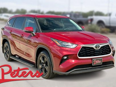 Used 2024 Toyota Highlander LE