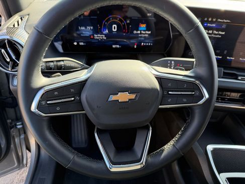 Used 2025 Chevrolet Equinox LT image 27