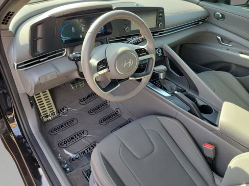 Used 2025 Hyundai Elantra Sport image 19