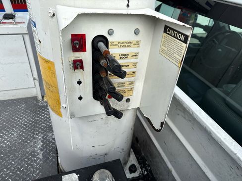 Used 2011 Ford F550 2WD Regular Cab Super Duty w/ Payload Upgrade Pkg image 35