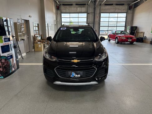Used 2020 Chevrolet Trax LT w/ LT Convenience Package AWD/4WD image 3